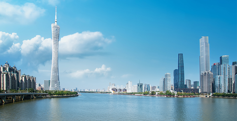  Banner de promoção da 135ª Feira de Cantão da China 2024, que informa o horário, local e número do estande da exposição